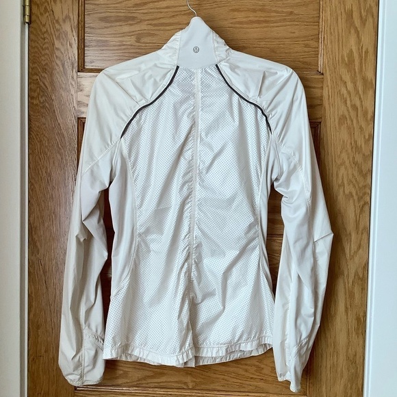 LULULEMON Cream Run Essential Jacket Size 6 - Picture 4 of 14
